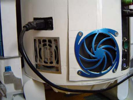 r2d2casemod6.jpg