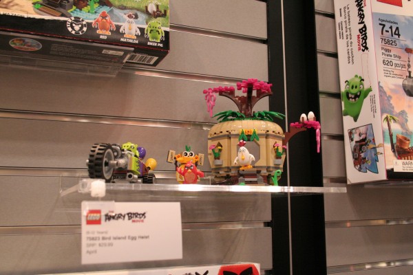 angry-birds-lego-toy-fair-11