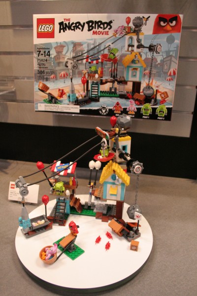 angry-birds-lego-toy-fair-7