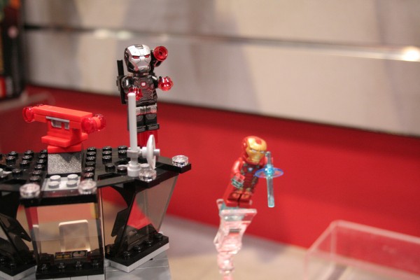 captain-america-civil-war-lego-confidential-set-4