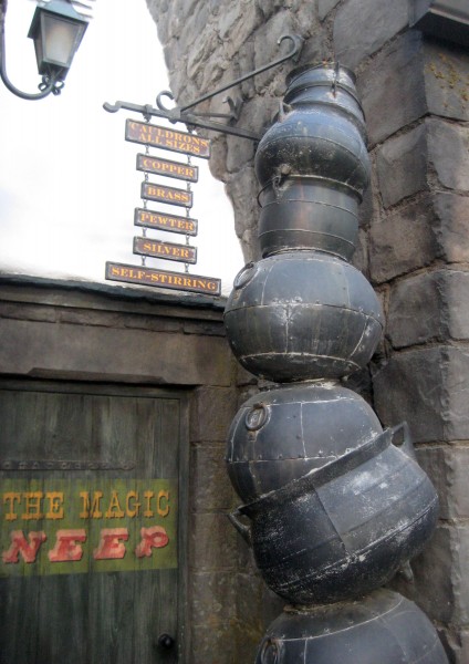 wizarding-world-of-harry-potter-cauldrons