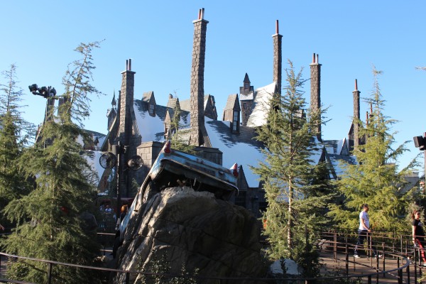wizarding-world-of-harry-potter-flying-car-5