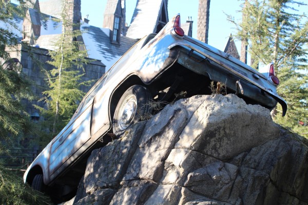 wizarding-world-of-harry-potter-flying-car-6