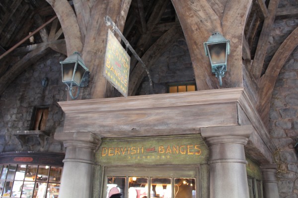 wizarding-world-of-harry-potter-hogsmeade-dervish-and-banges