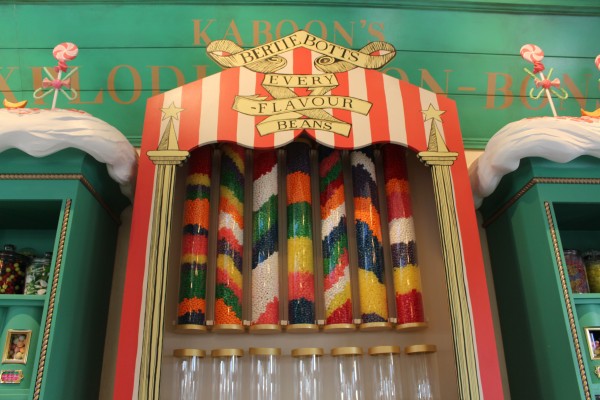 wizarding-world-of-harry-potter-honeydukes-12