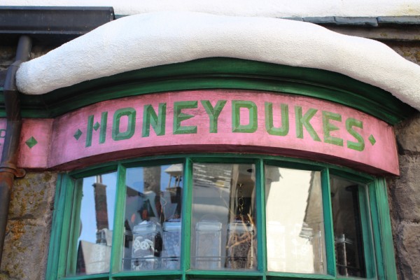 wizarding-world-of-harry-potter-honeydukes-15