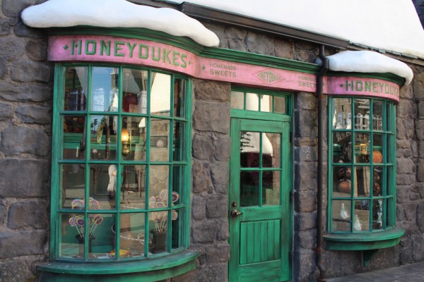 wizarding-world-of-harry-potter-honeydukes-16