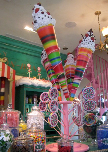 wizarding-world-of-harry-potter-honeydukes-4