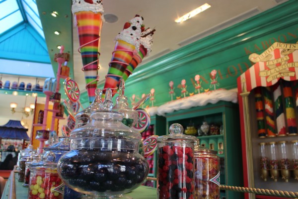 wizarding-world-of-harry-potter-honeydukes-9