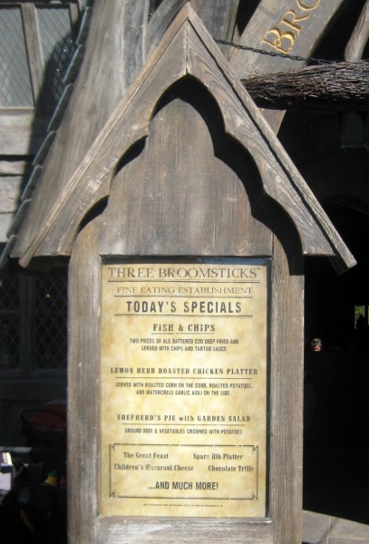 wizarding-world-of-harry-potter-three-broomsticks-9