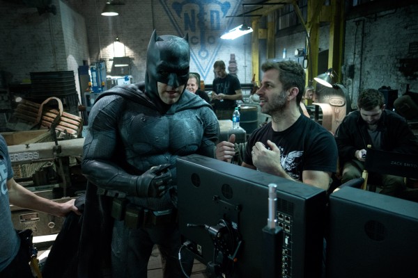 ben-affleck-zack-snyder-batman-v-superman-dawn-of-justice-image