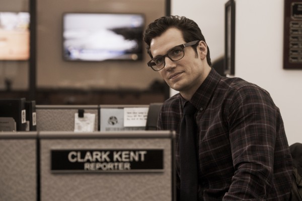 henry-cavill-clark-kent-batman-vs-superman