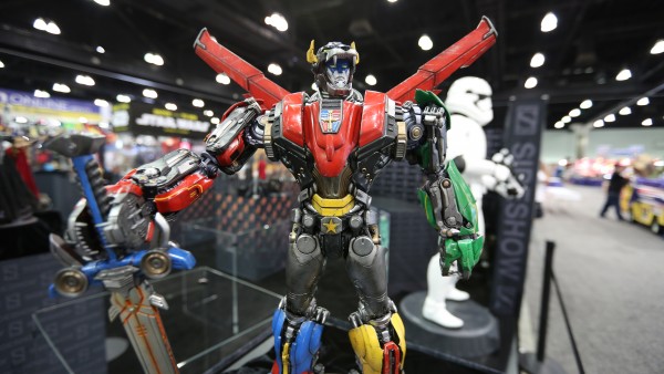 voltron-sideshow-wondercon-image (1)