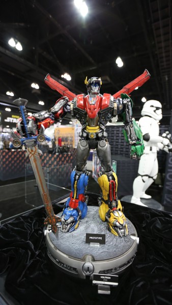 voltron-sideshow-wondercon-image (2)