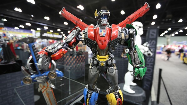 voltron-sideshow-wondercon-image (3)