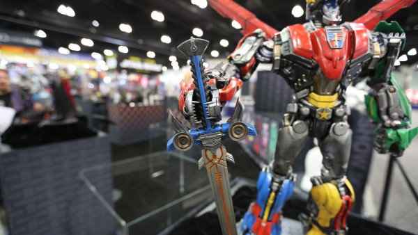 voltron-sideshow-wondercon-image (4)