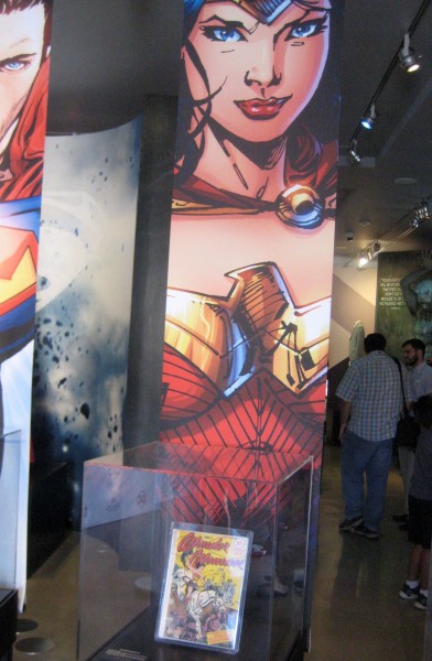 dc-universe-the-exhibit-06