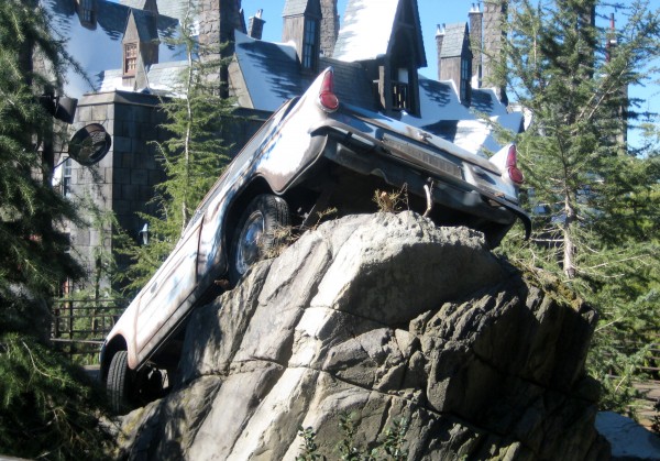 wizarding-world-of-harry-potter-flying-car