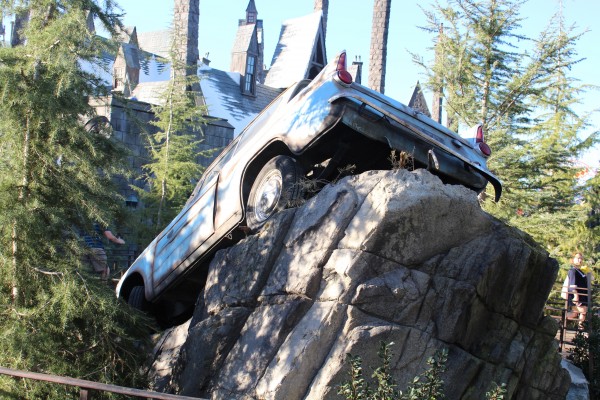 wizarding-world-of-harry-potter-flying-car-7