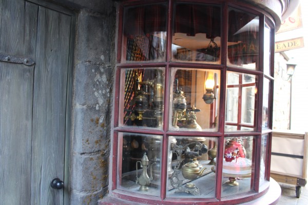 wizarding-world-of-harry-potter-hogsmeade-9